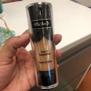 Kat Von D lock it foundation medium 53